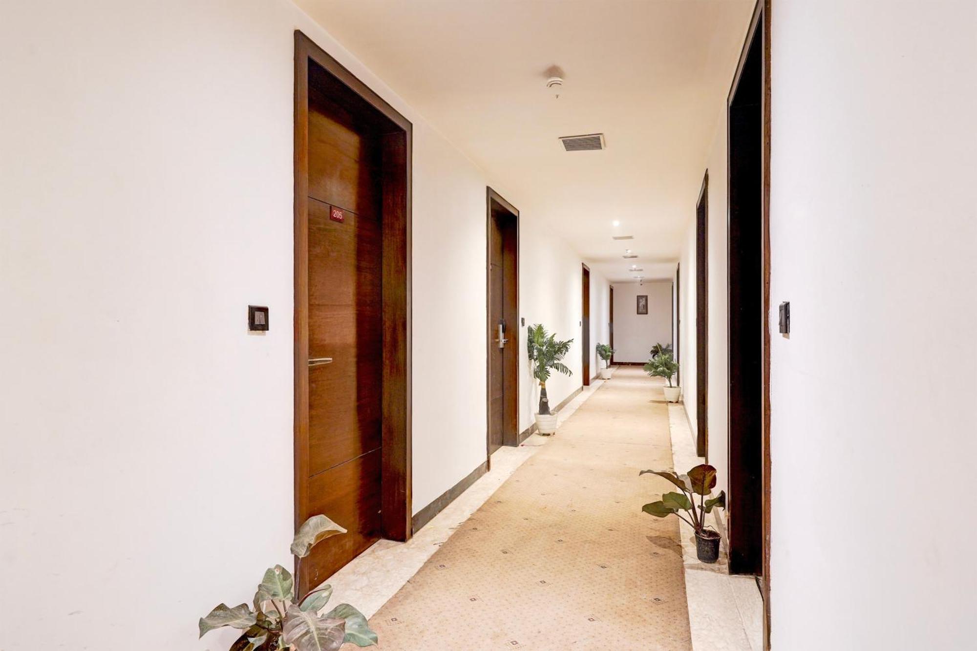 Townhouse Oak Agra Near Sultanganj Puliya Formerly Bb Grand Exterior foto