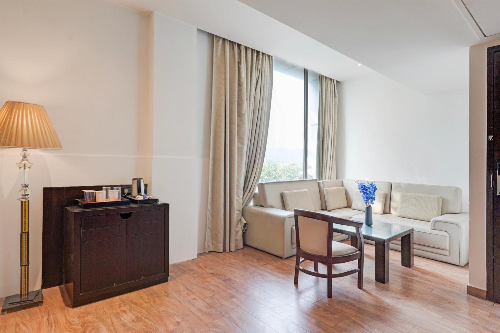 Townhouse Oak Agra Near Sultanganj Puliya Formerly Bb Grand Exterior foto